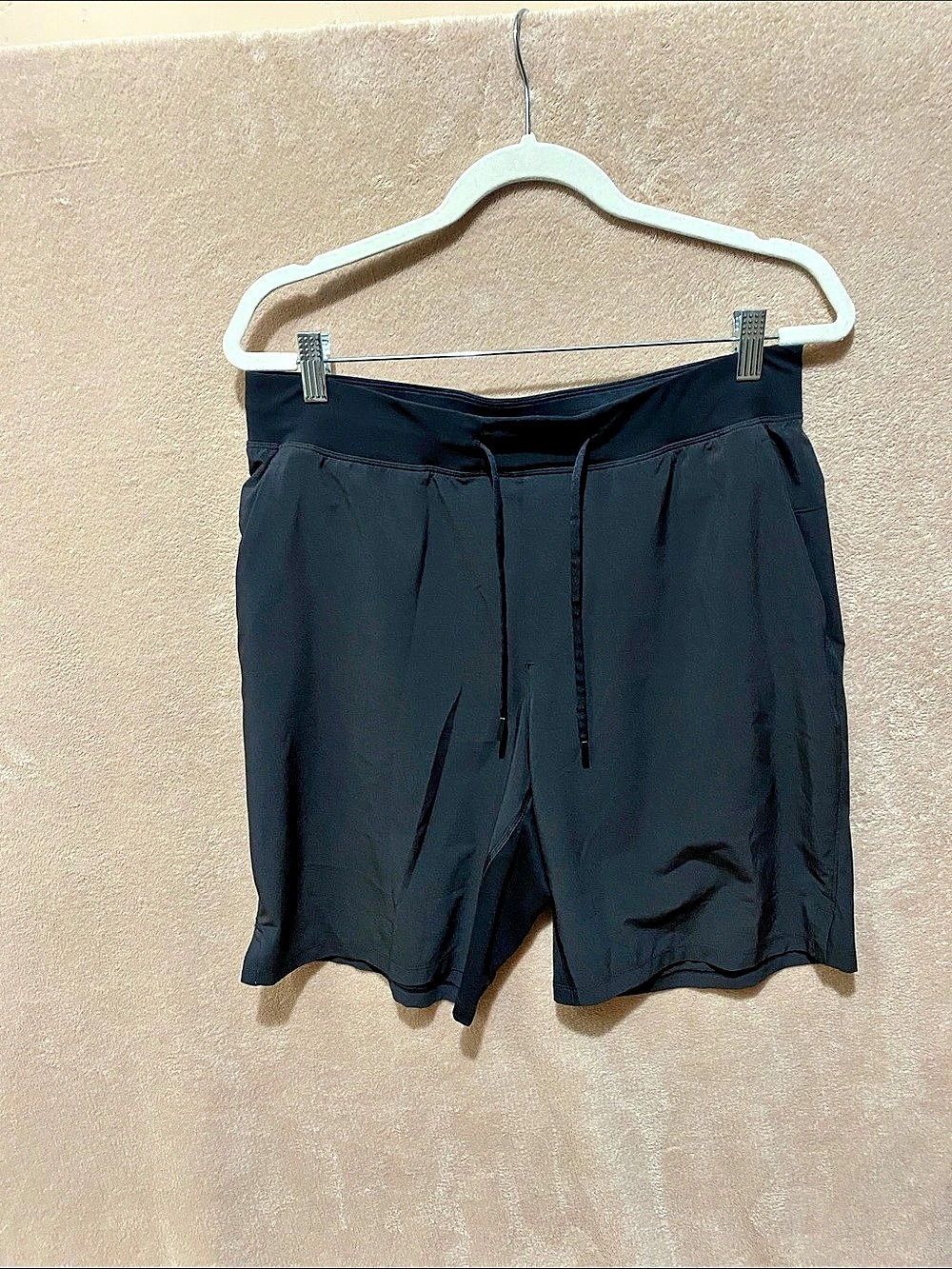 lululemon Athletic Shorts in Black Size Large Like New